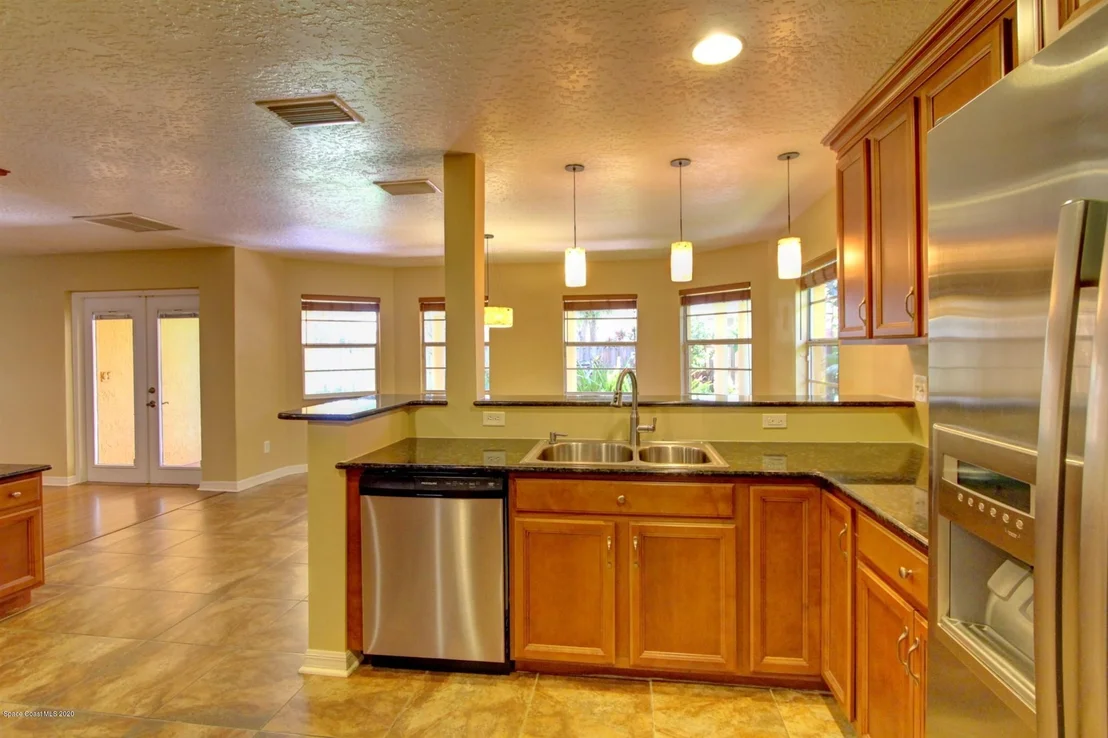 Photo of 940 Pelican Lane