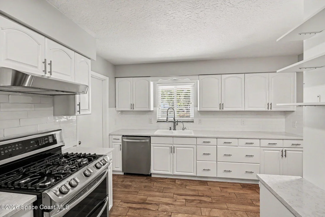 Photo of 990 Demaret Drive