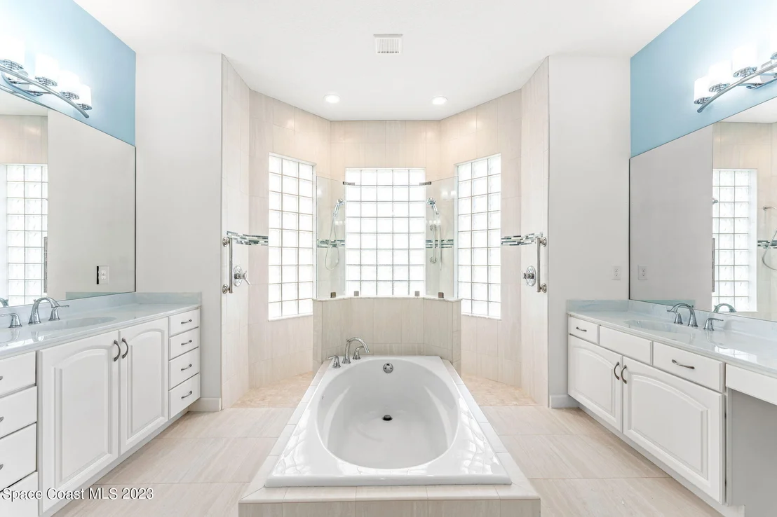 Photo of 423 Flanders Drive