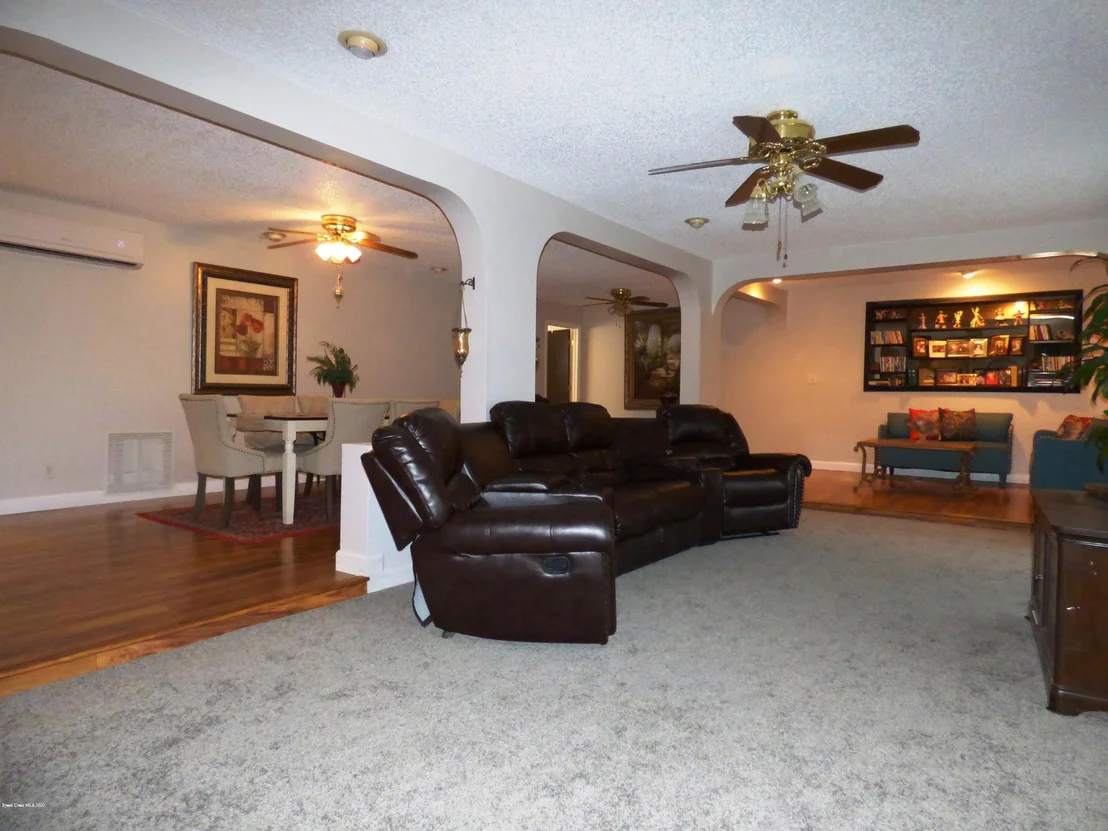 Photo of 6737 Sheridan Road