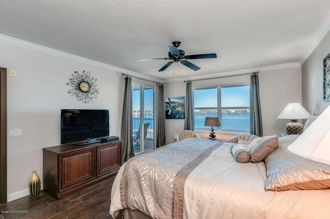 Photo of Unit 705B at 102 Riverside Drive