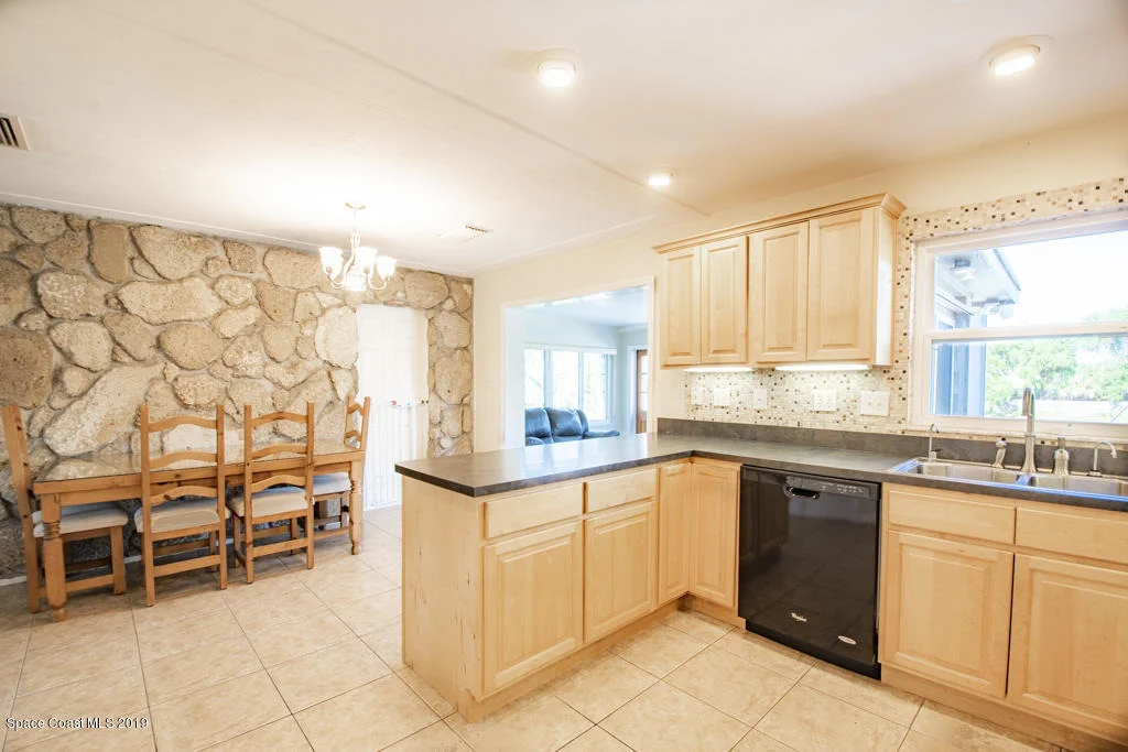 Photo of 1141 Rivermont Drive