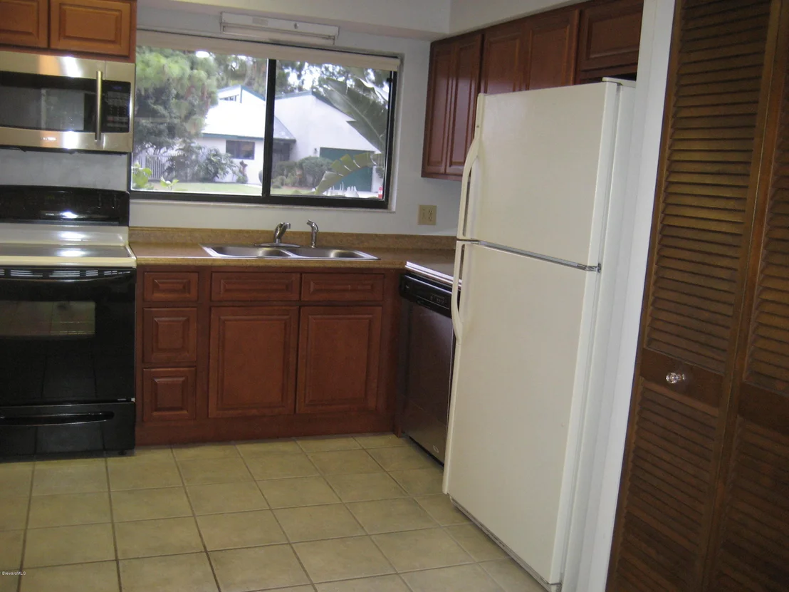 Photo of 240 Bayhead Drive