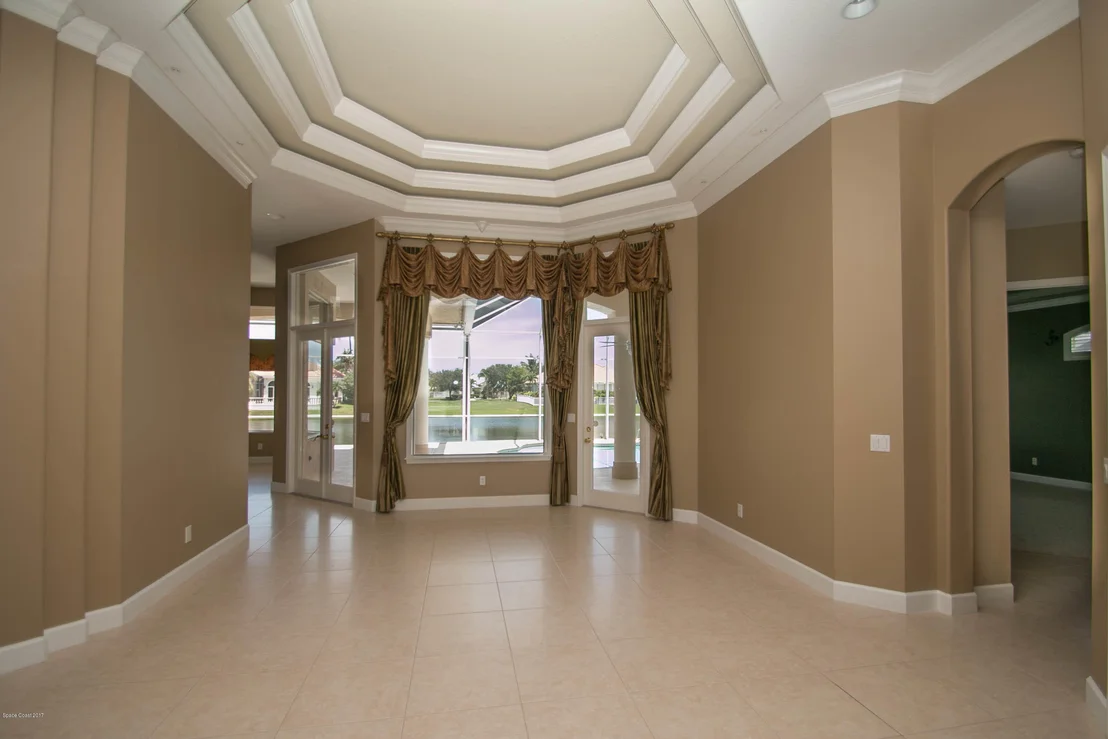 Photo of 282 Flanders Drive