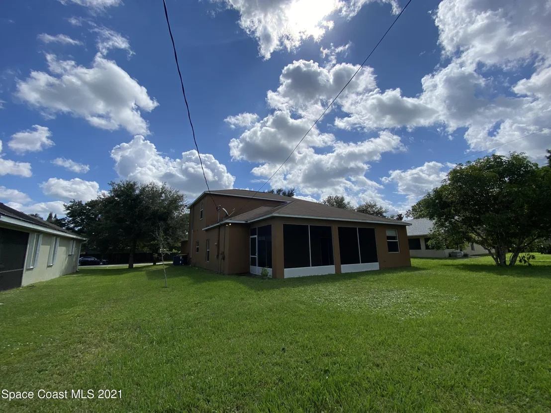 Photo of 300 Cavern Ave Avenue SE