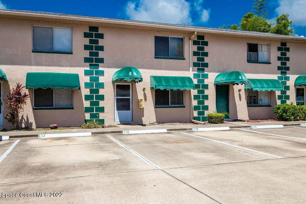 Photo of Unit 18 at 1880 Murrell Road