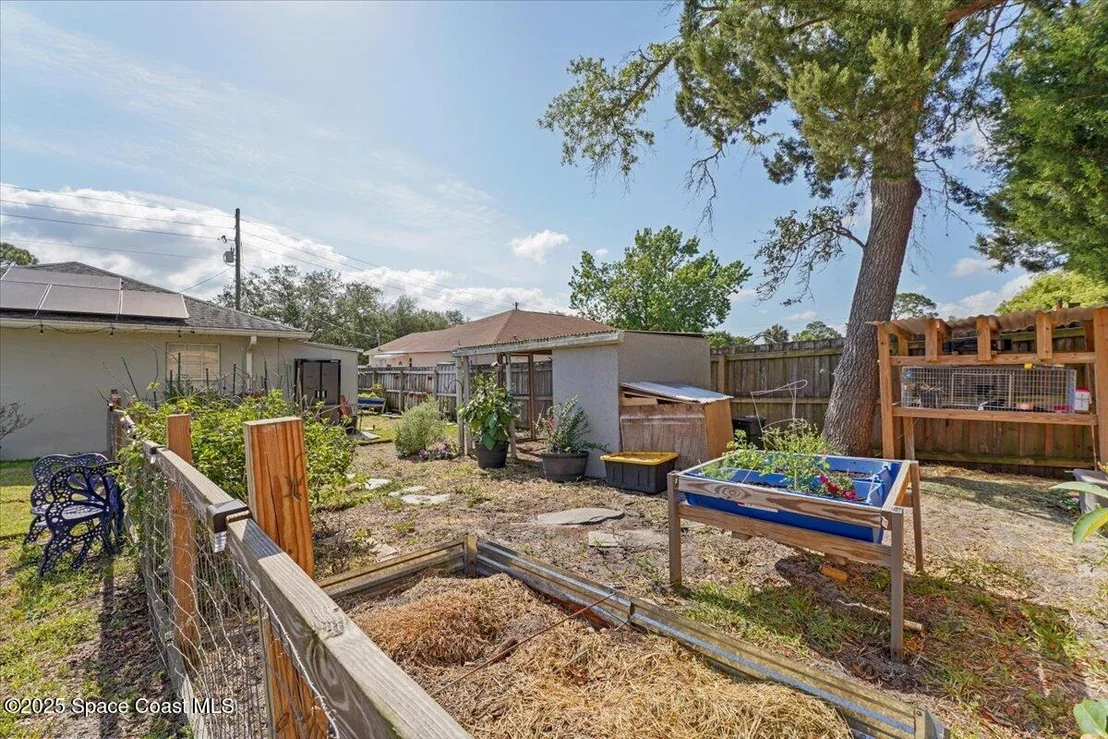 Photo of 6026 Apple Avenue