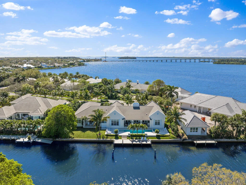 Photo of 501 River Drive