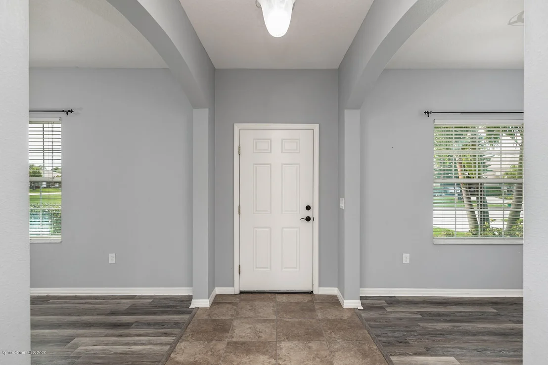 Photo of 1102 Morgan Circle NE