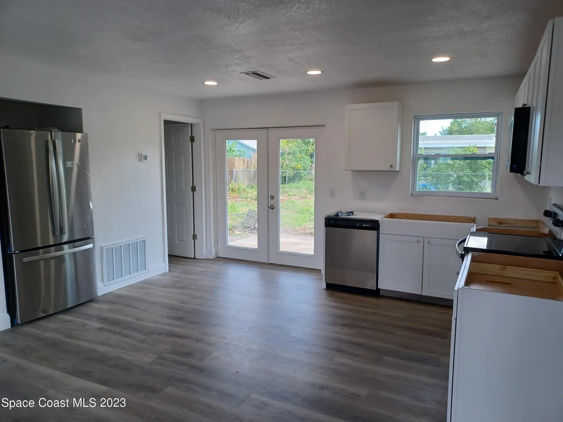 Photo of 982 Hibiscus Street