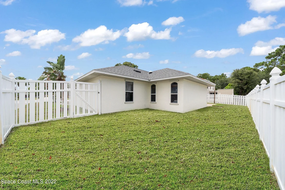 Photo of 1057 Red Bud Circle