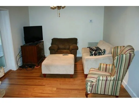 Photo of 2141 N Riverside