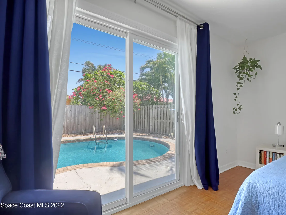 Photo of 619 N Robert Way