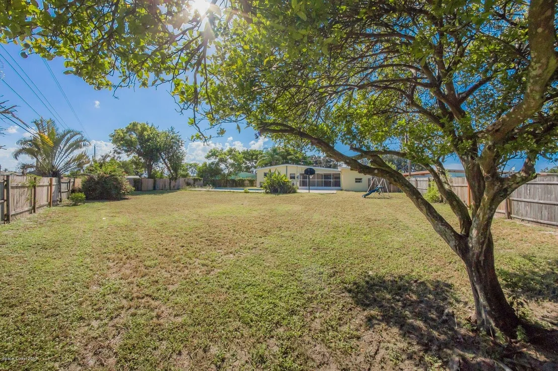 Photo of 1073 Cabot Drive NE