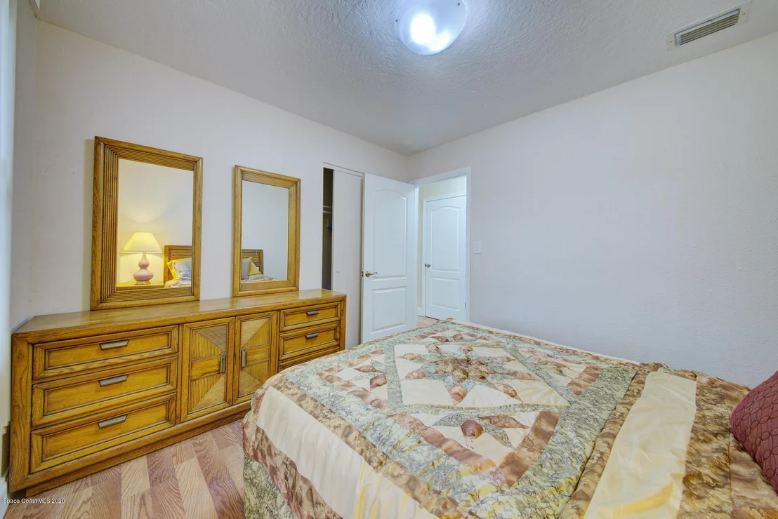Photo of 1043 Green Road