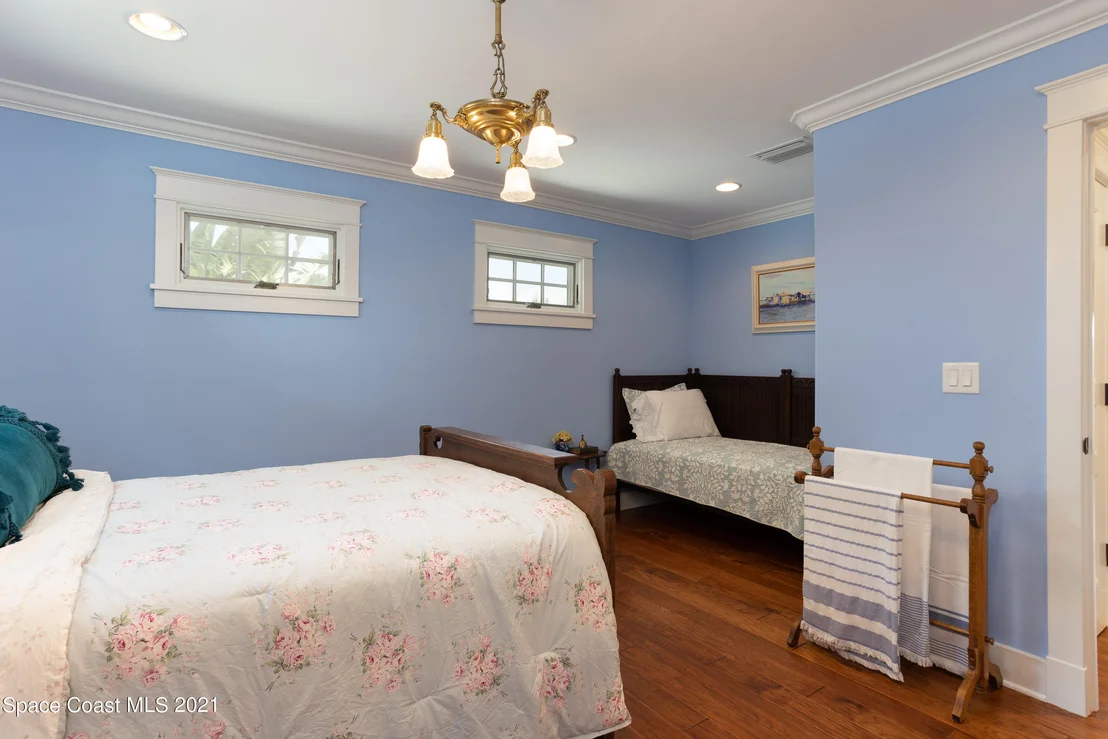 Photo of 857 Indian River Drive
