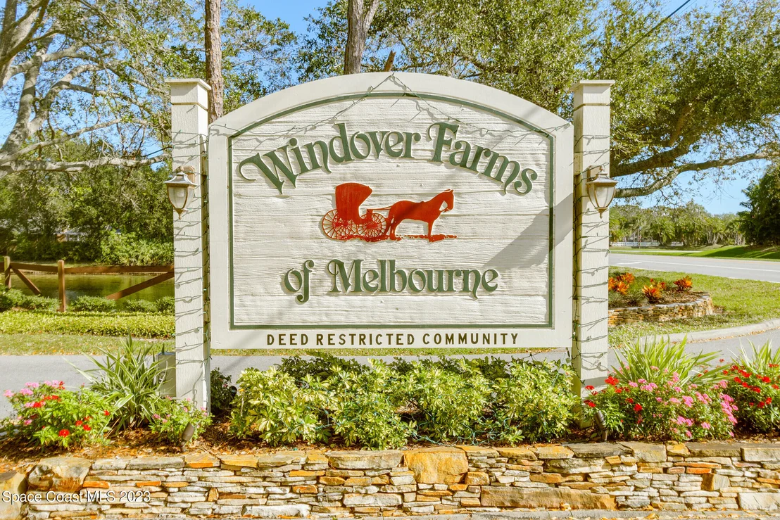 Photo of 4363 Long Lake Road