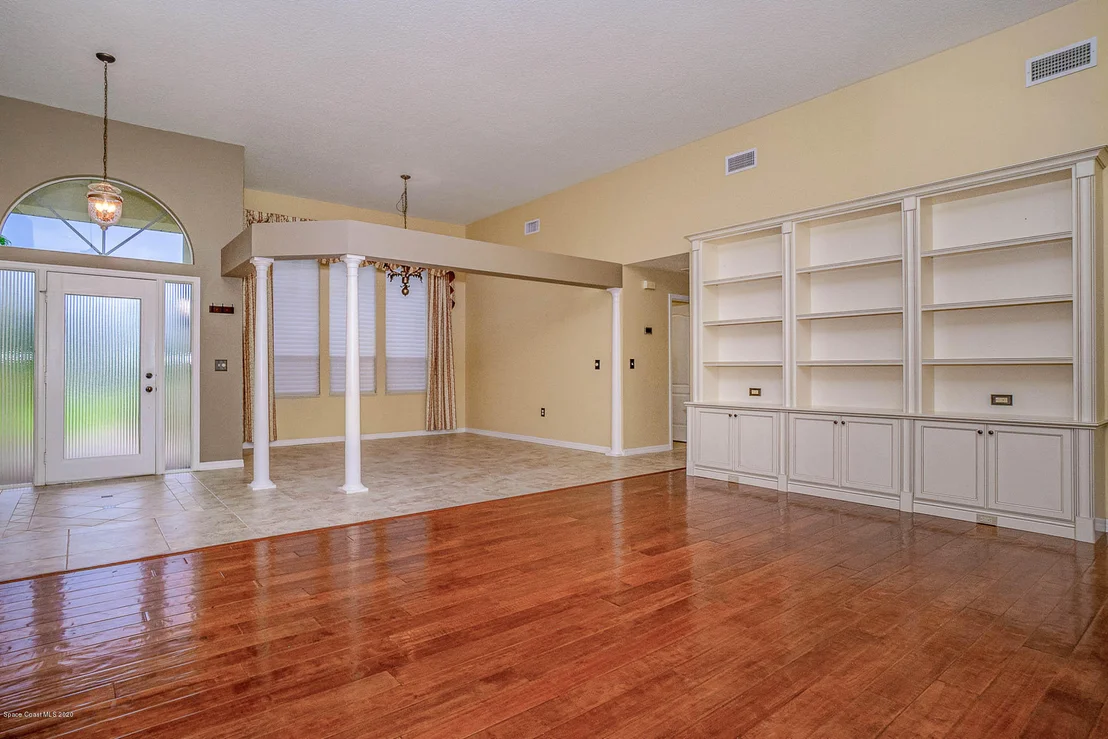 Photo of 925 Wildwood Drive