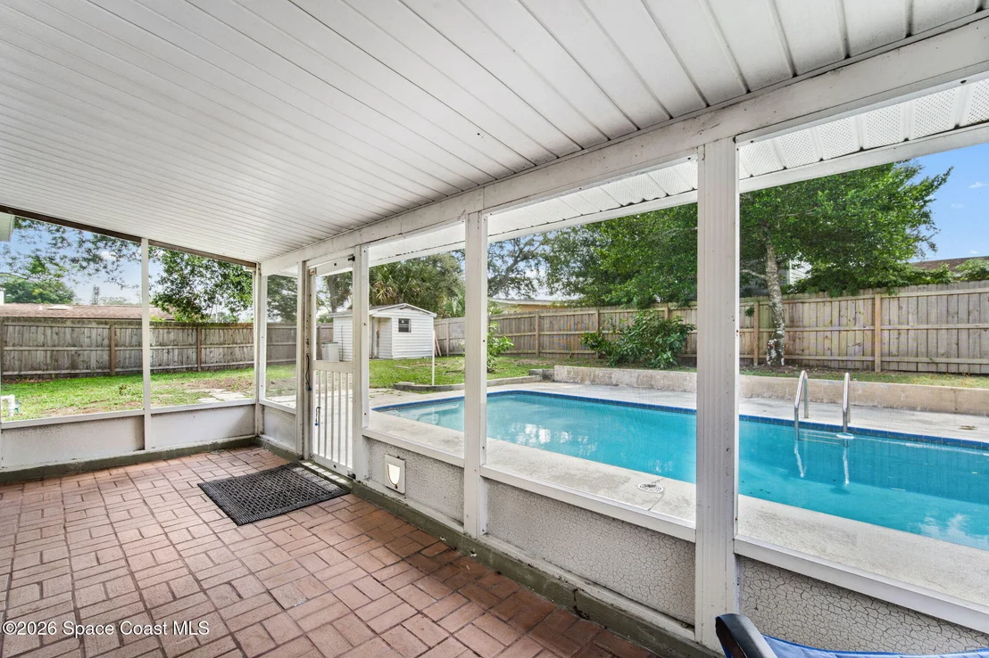 Photo of 1425 Crest Drive