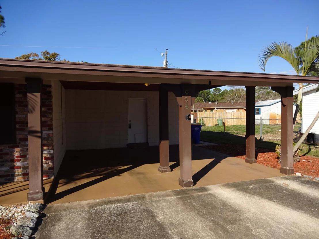 Photo of 954 Kings Post Road