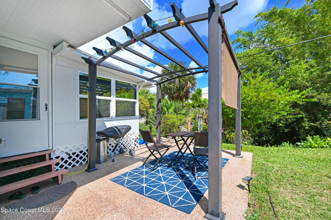 Photo of 2311 Coconut Palm Drive NE