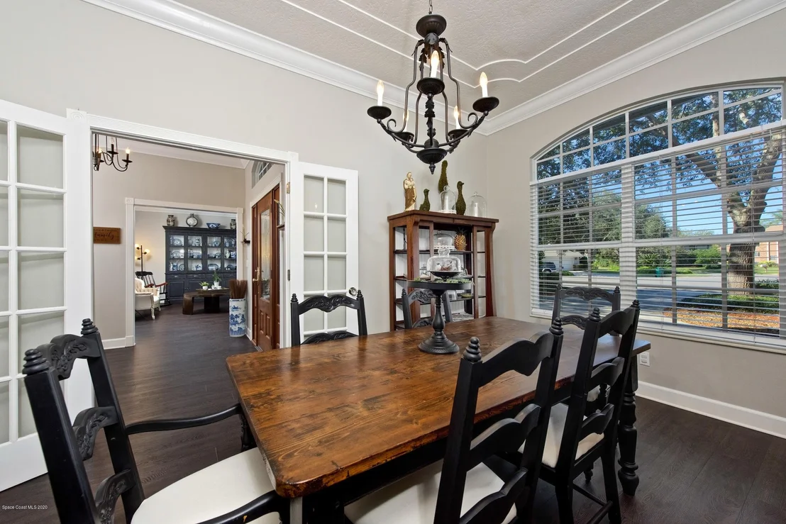 Photo of 637 Woodbridge Drive