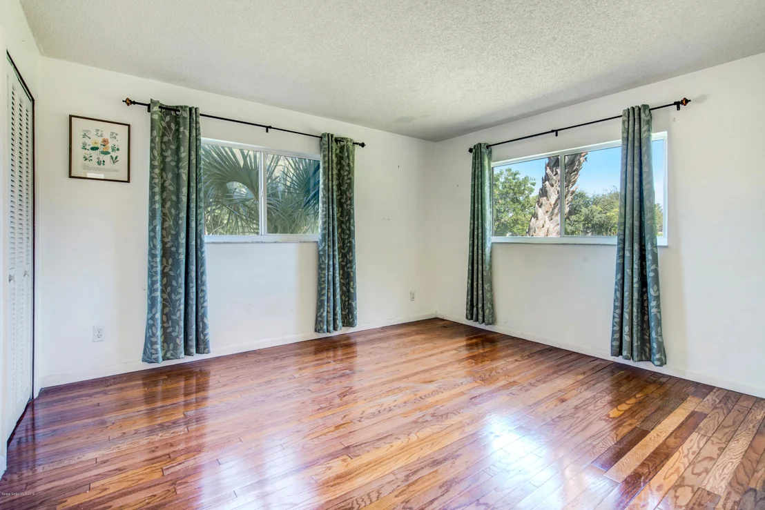 Photo of 2926 Kosuth Road NE