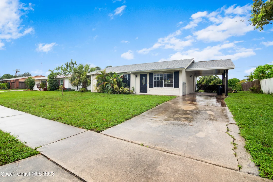 Photo of 3266 Edgewood Drive NE