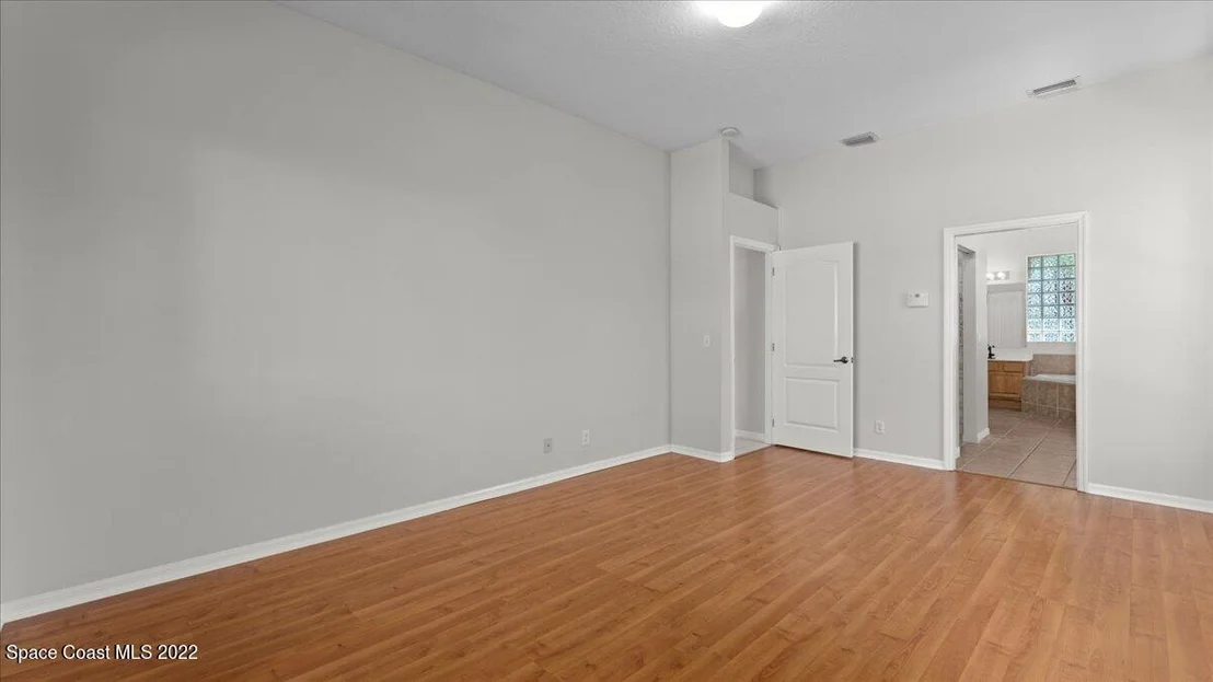 Photo of 5947 Newbury Circle