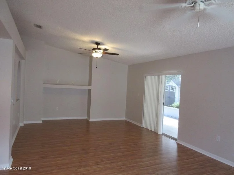 Photo of 1243 White Oak Circle