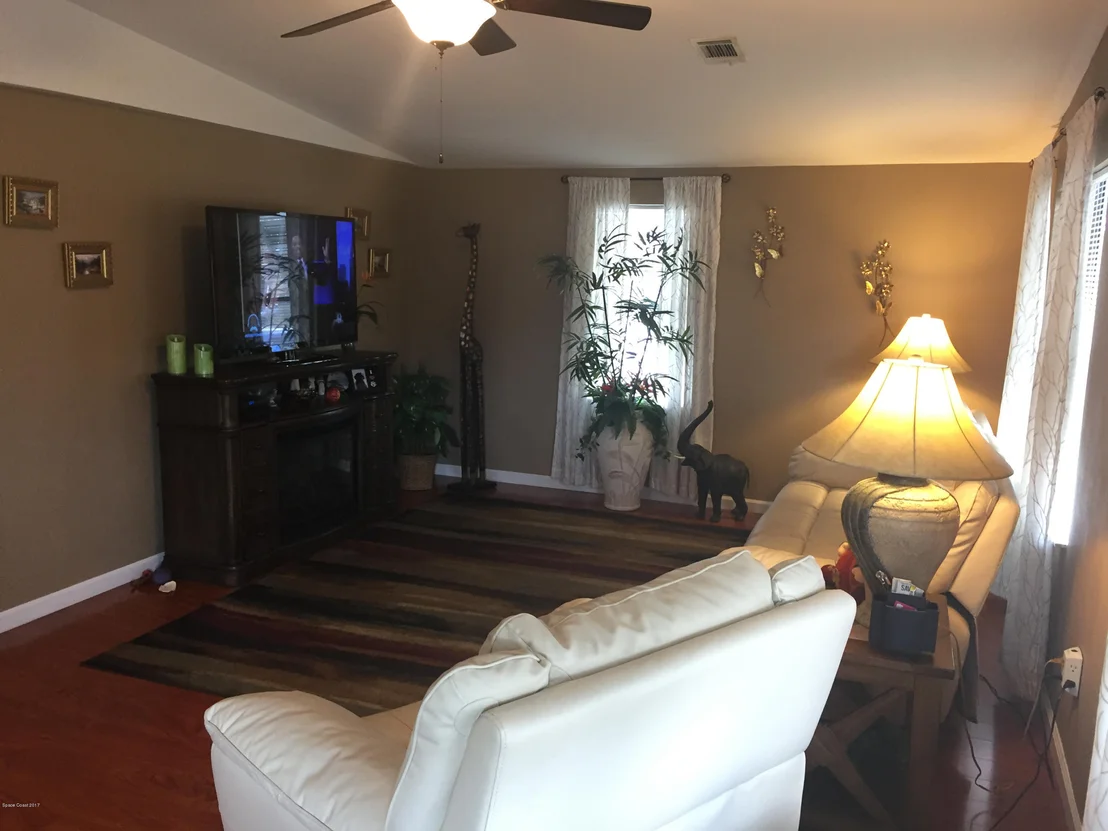 Photo of 2448 Coconut Palm Drive NE