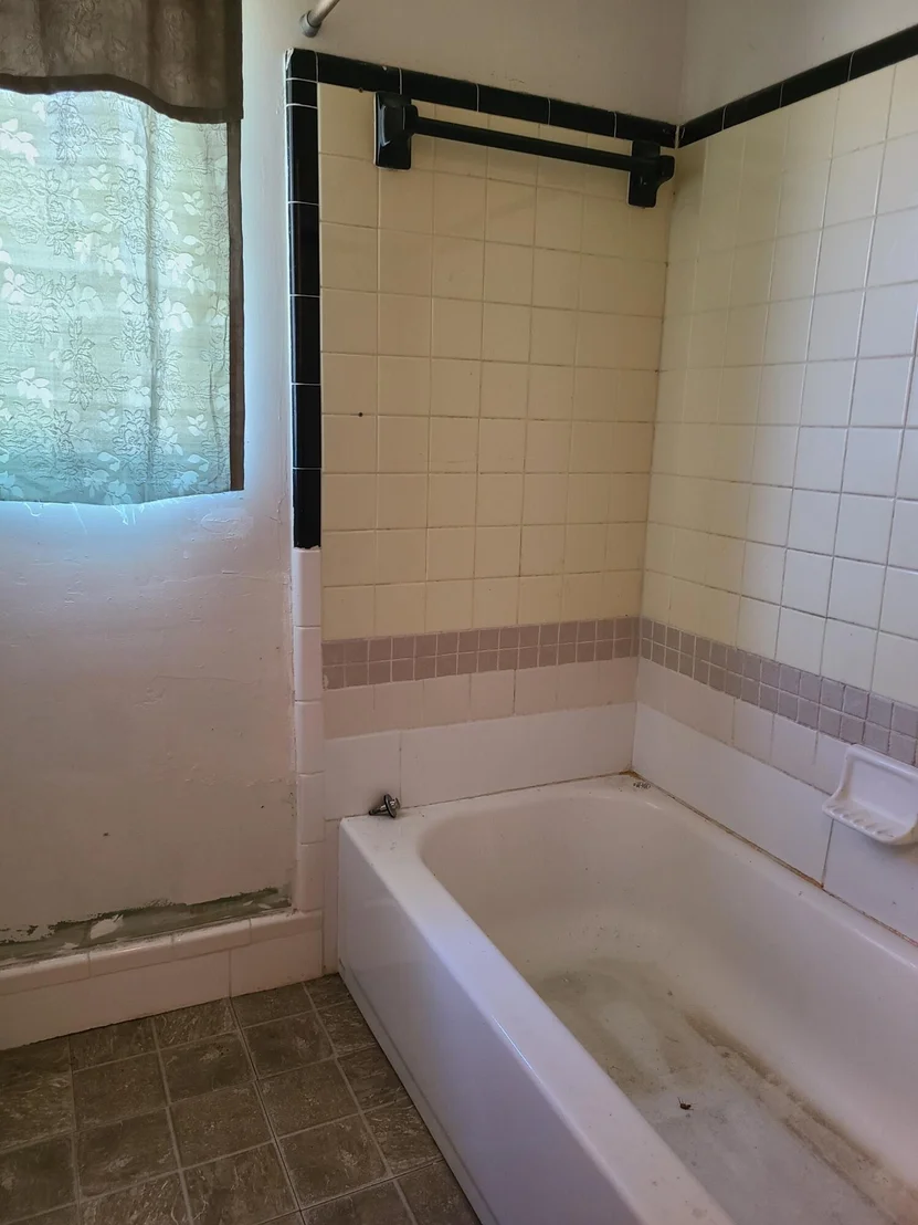 Photo of 819 W Highland Drive
