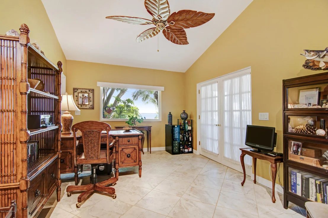 Photo of 3877 Riverside Drive