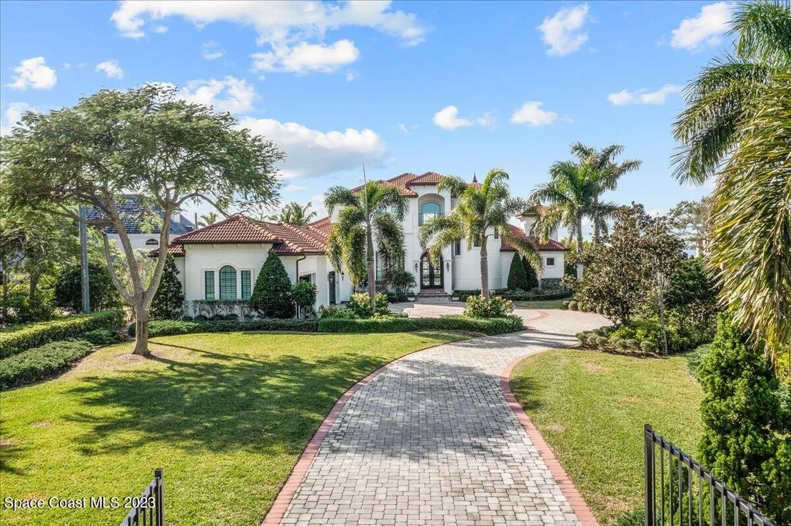 Photo of 3000 N Riverside Drive