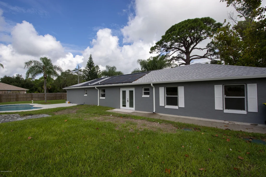 Photo of 401 Paul Washington Place