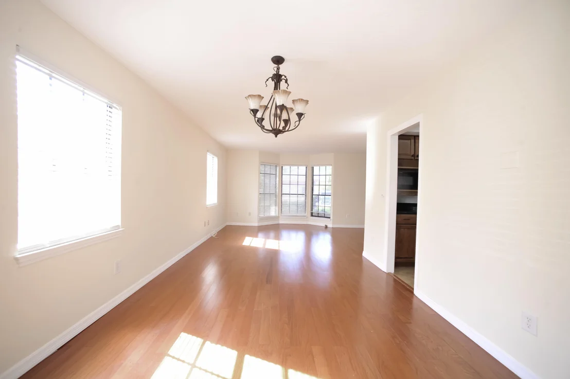 Photo of 986 Whisperpine Drive