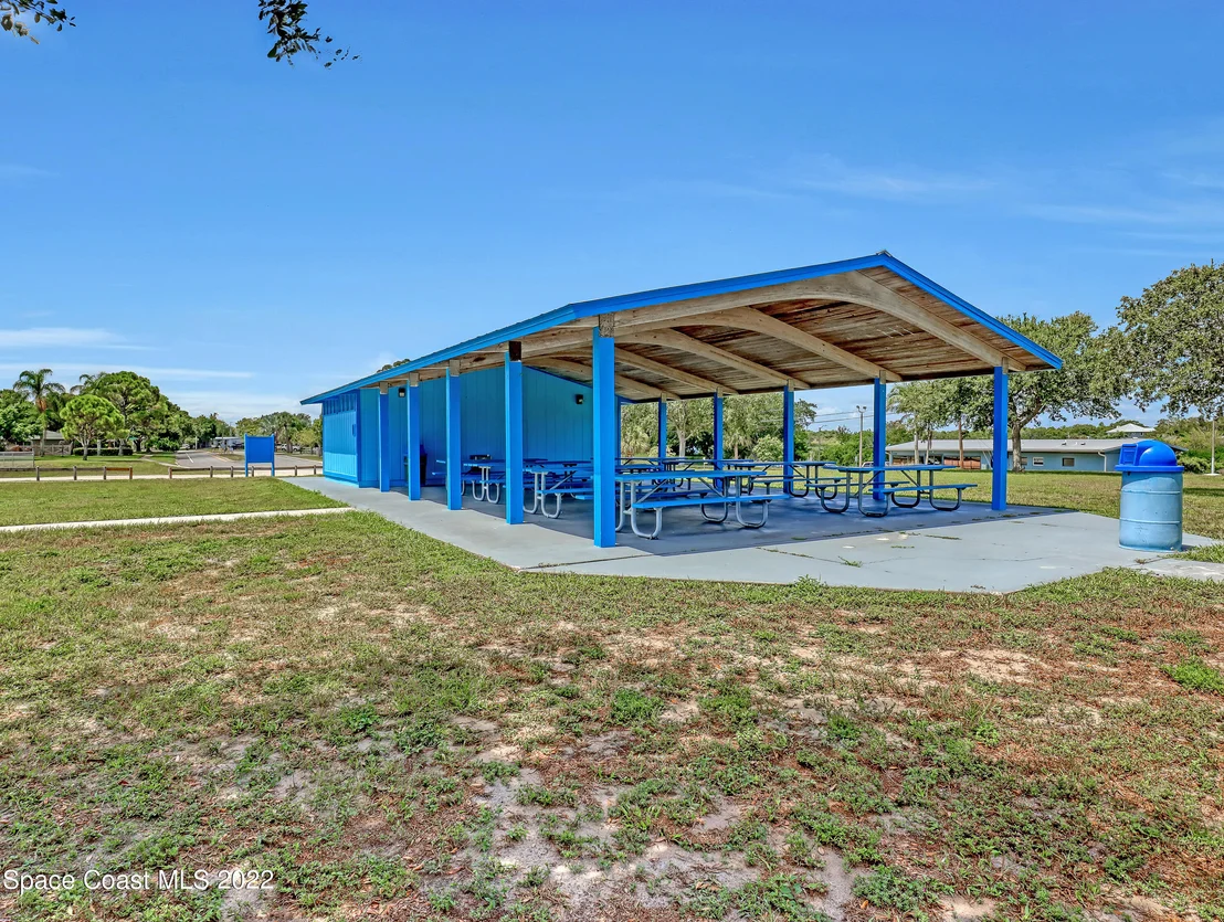 Photo of 1121 Daytona Drive NE