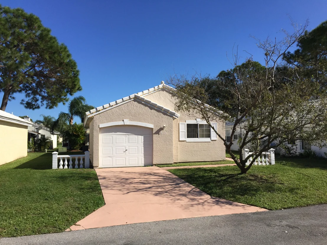 Photo of 835 NE Bracken