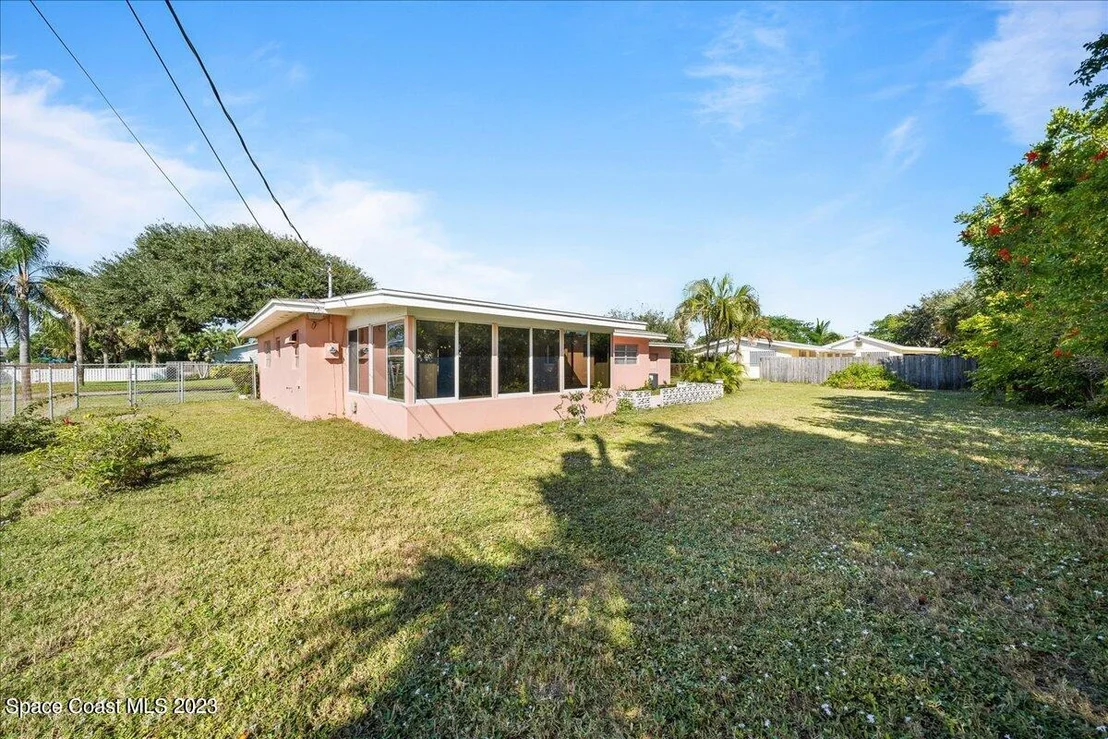 Photo of 2320 Reef Avenue