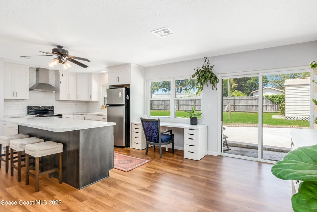 Photo of 1155 Abbey Circle NE