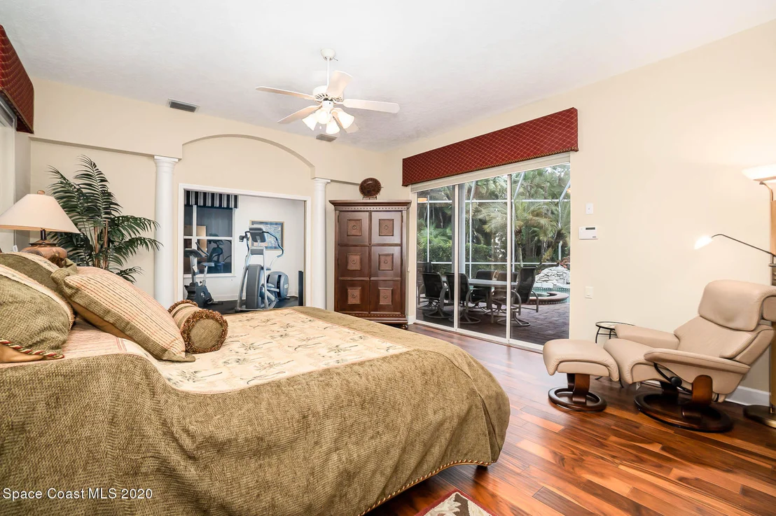 Photo of 889 Oak Park Drive
