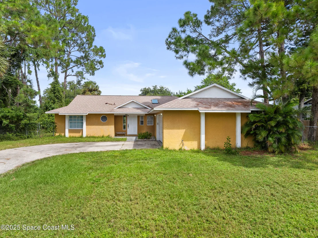 Photo of 1099 Pace Drive NW