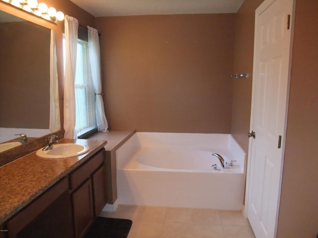 Photo of 1041 Pasadena Road SE