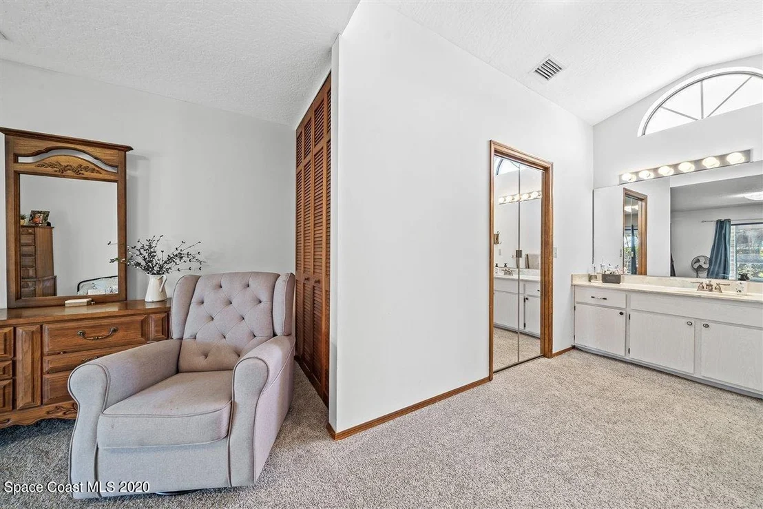 Photo of 4887 Chicago Street