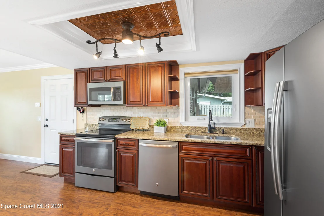 Photo of 2416 Lakeview Drive