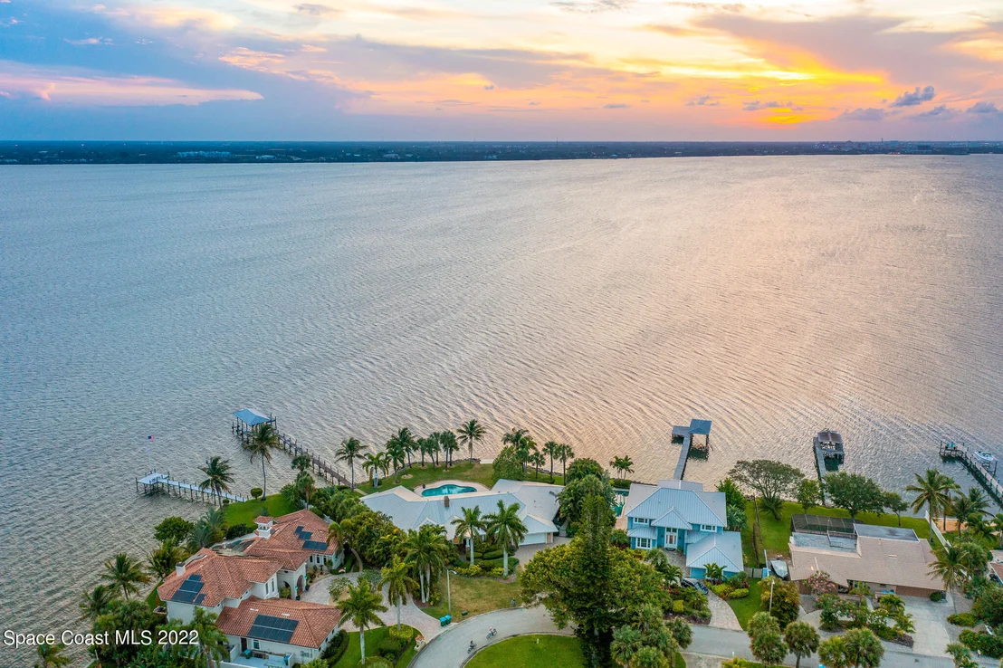 Photo of 437 River View Lane