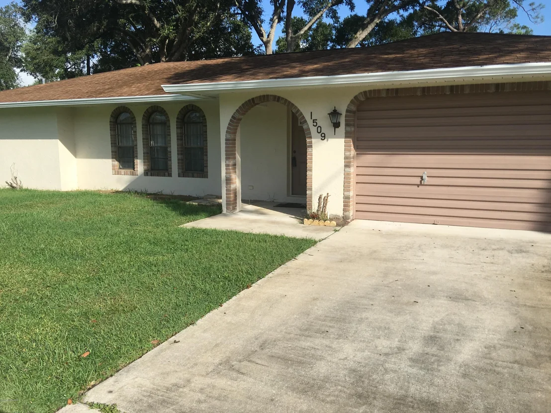 Photo of 1509 Van Eck Road NE