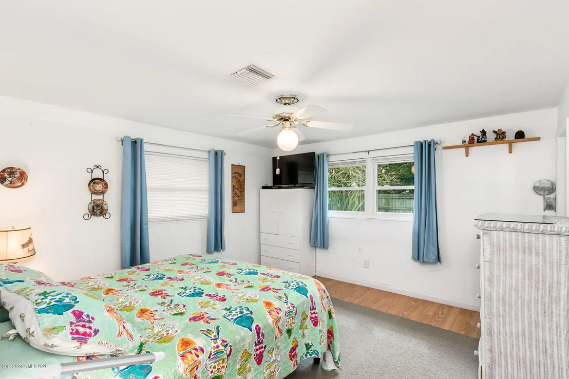 Photo of 565 Seabreeze Drive