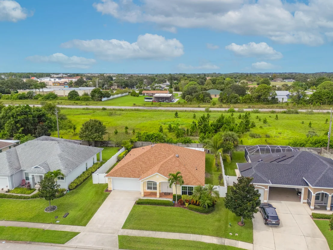 Photo of 552 Glenbrook Circle