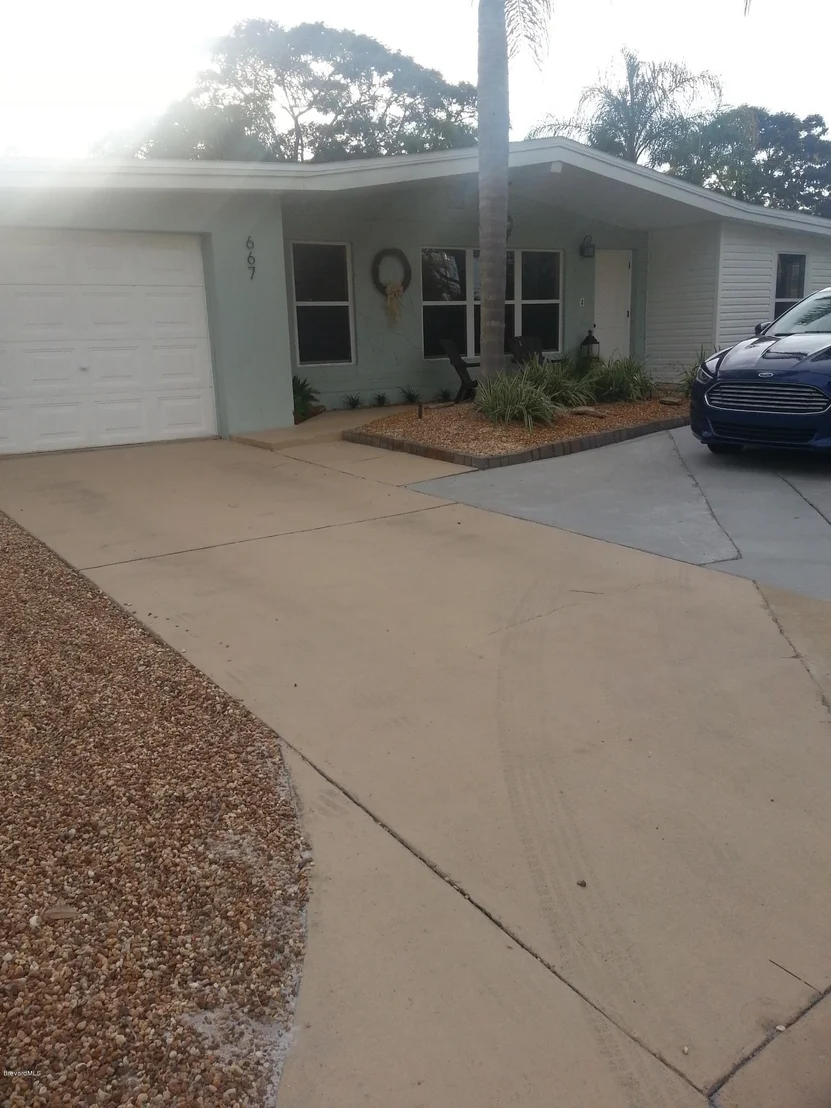 Photo of 667 Everglade Drive